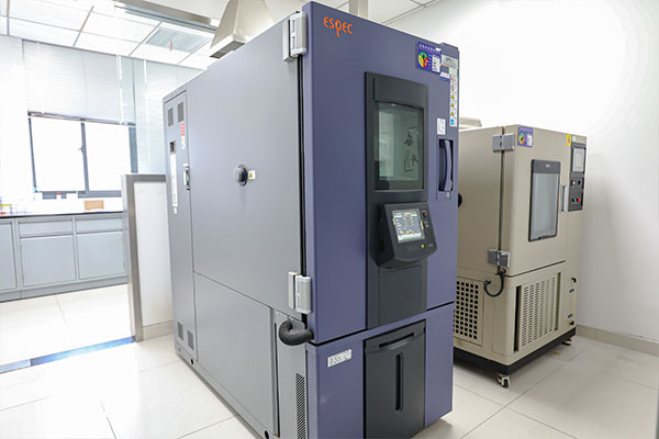 High and low temperature alternating tester